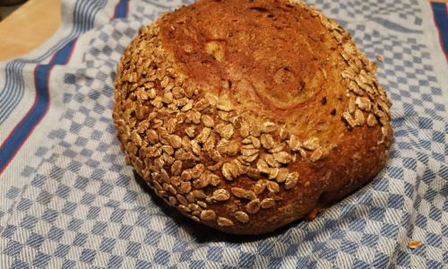 Weizenbrot mit Sauerteig und Saaten